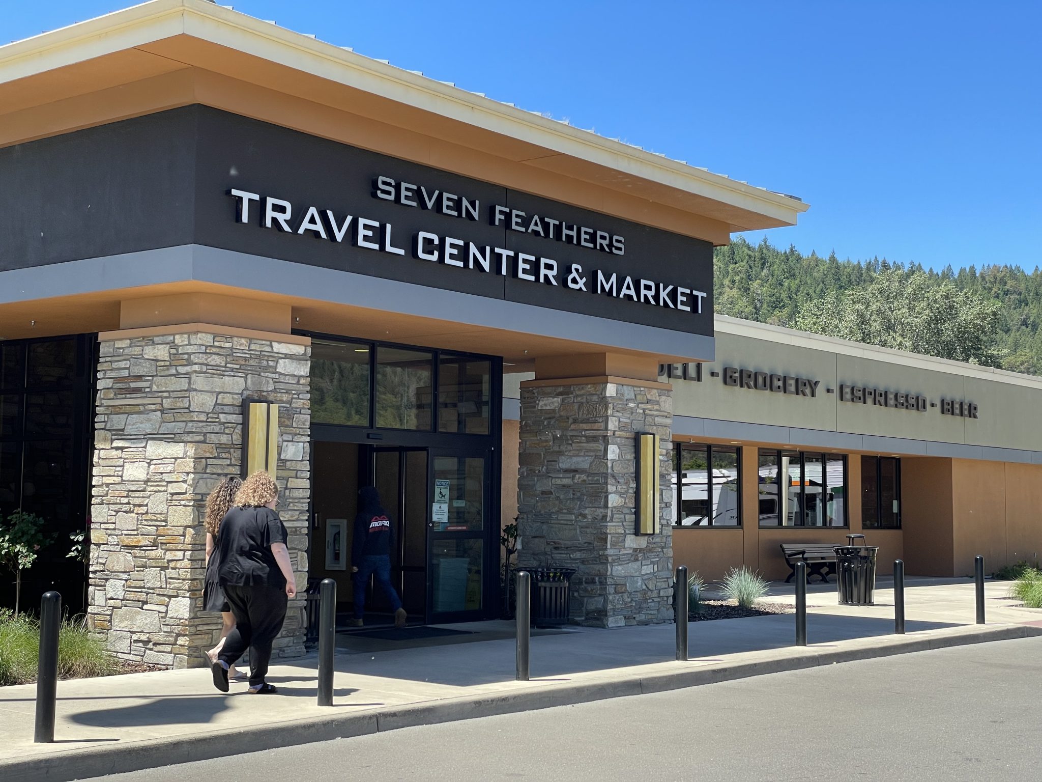 Cow Creek Umpqua Tribe Opens Universal Electric Vehicle Charging